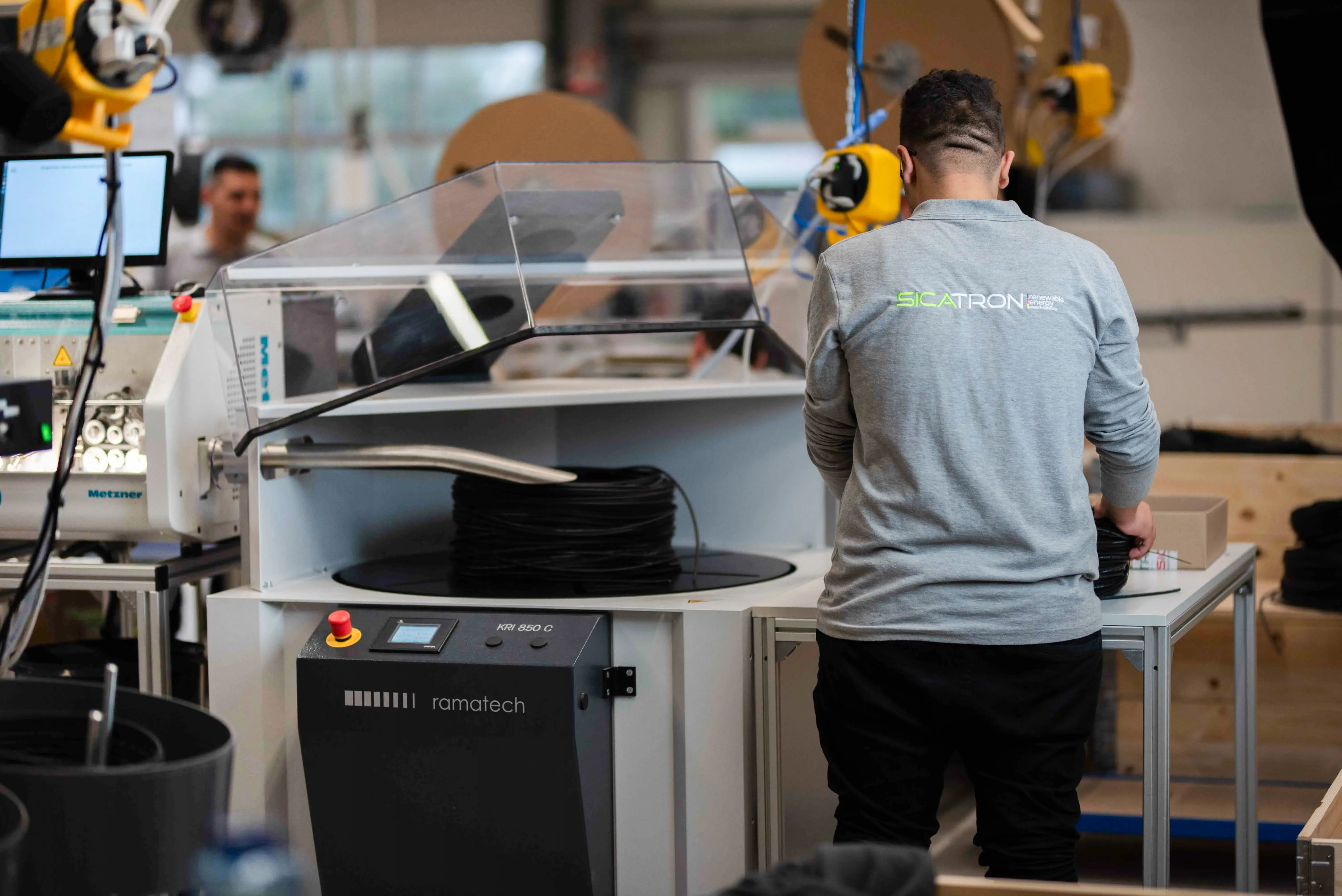 Maßgeschneiderte Kabelkonfektion für Solar bei SICATRON